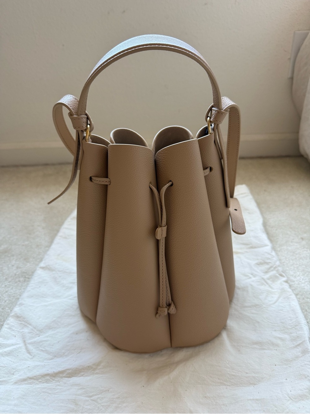 NWT Polene Women's numero huit Bucket Bag in Beige